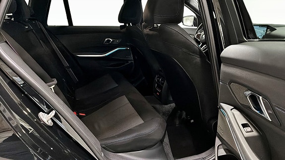 BMW 330e 5 of 5