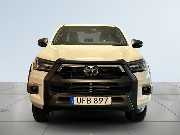 Toyota HiLux 2 of 5