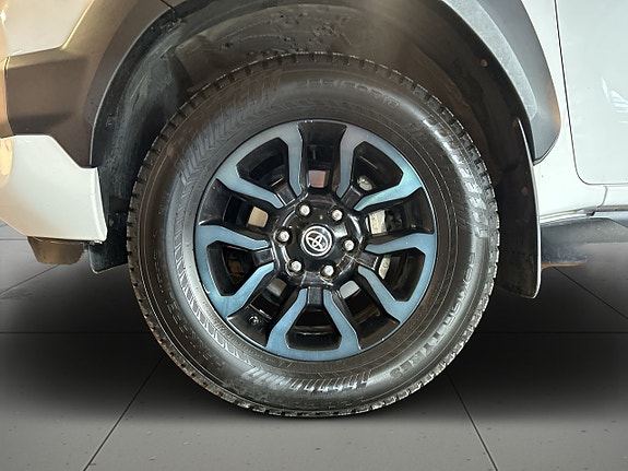 Toyota HiLux 14 of 20
