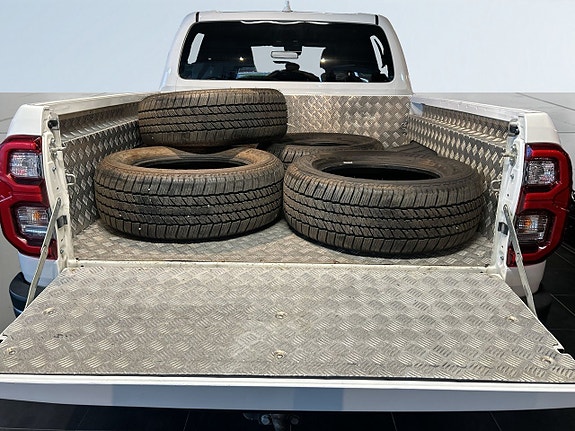 Toyota HiLux 12 of 20