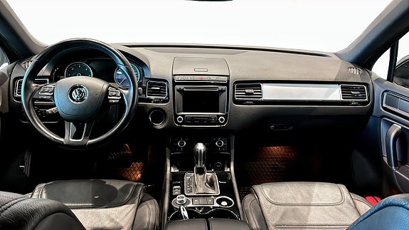 Volkswagen Touareg 4 of 5