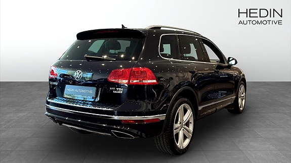 Volkswagen Touareg 2 of 5
