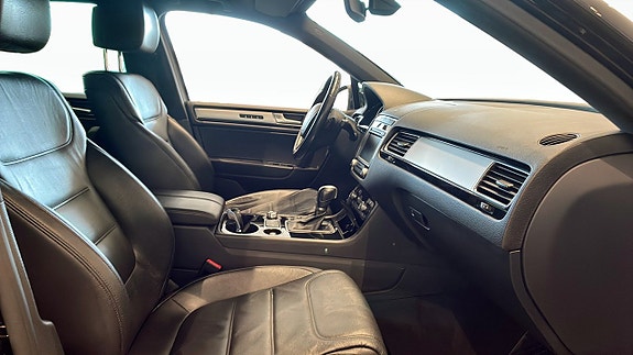 Volkswagen Touareg 3 of 5