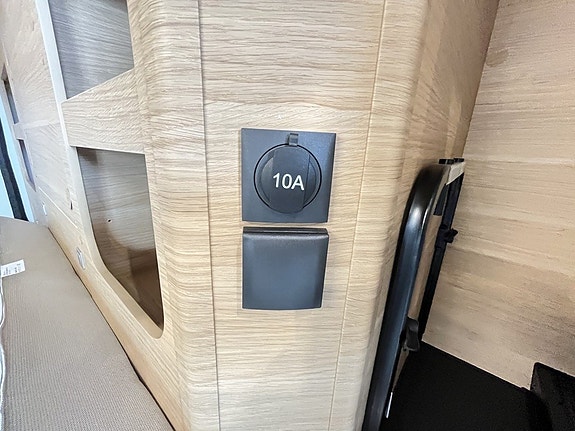 Adria Coral XL 660 SL / ALDE / Automat / 5bältad / Markis / Familjedrömmen/ 7 of 30