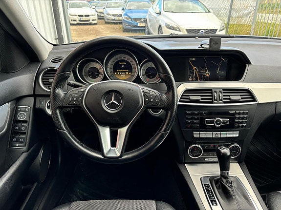 Mercedes-Benz C180 10 of 25
