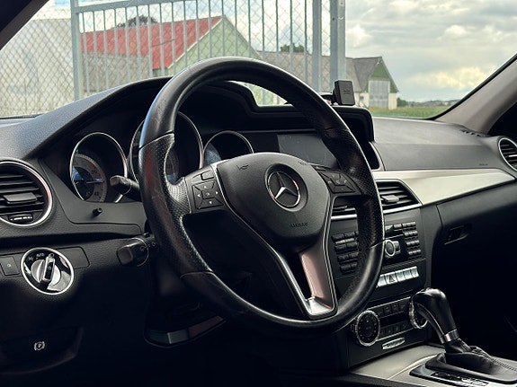 Mercedes-Benz C180 8 of 25