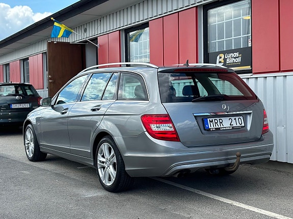 Mercedes-Benz C180 4 of 5