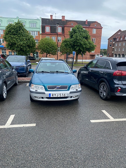 Volvo V40 2 of 4