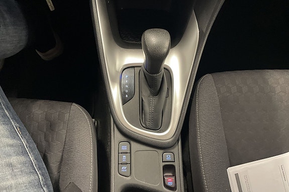 Toyota Yaris 11 of 15