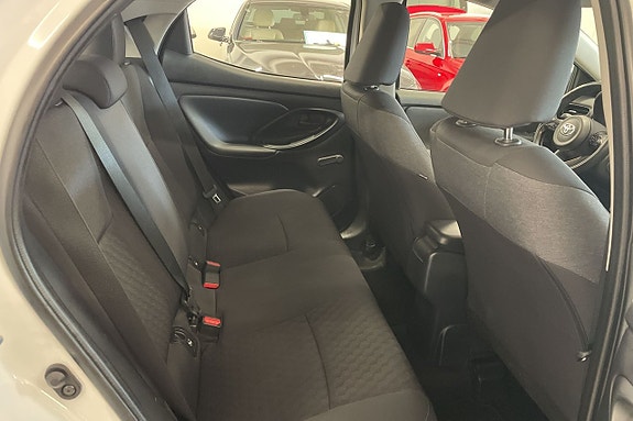 Toyota Yaris 15 of 15