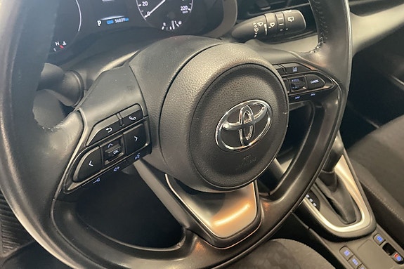 Toyota Yaris 8 of 15