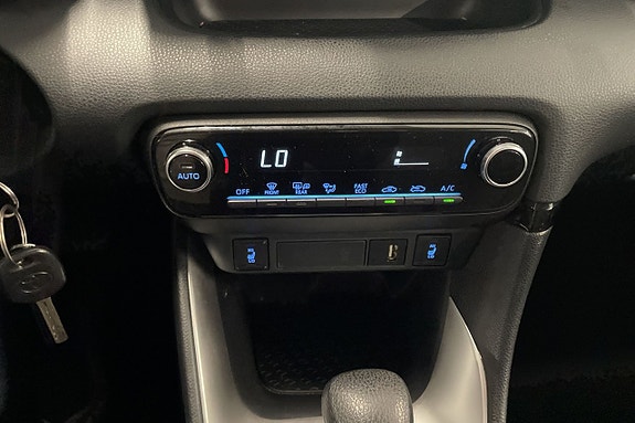 Toyota Yaris 10 of 15