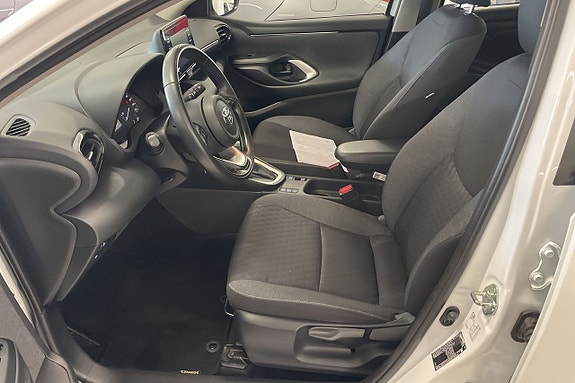 Toyota Yaris 6 of 15