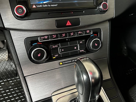 Volkswagen Passat 14 of 17