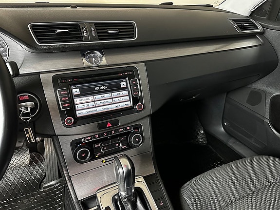 Volkswagen Passat 10 of 17