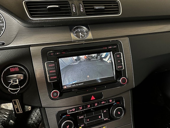 Volkswagen Passat 13 of 17