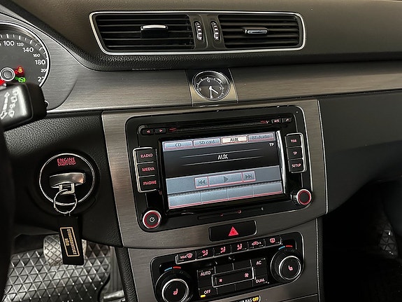 Volkswagen Passat 12 of 17