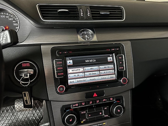 Volkswagen Passat 11 of 17