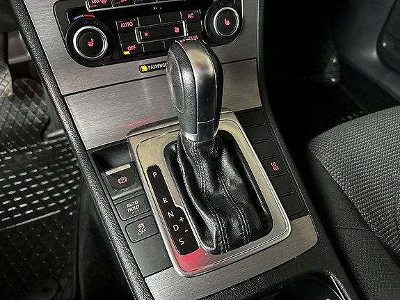 Volkswagen Passat 15 of 17