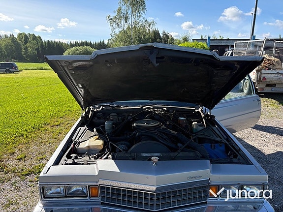 Cadillac Deville 9 of 23