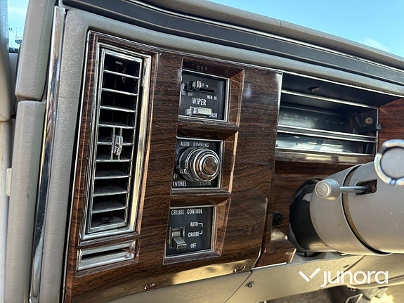 Cadillac Deville 15 of 23