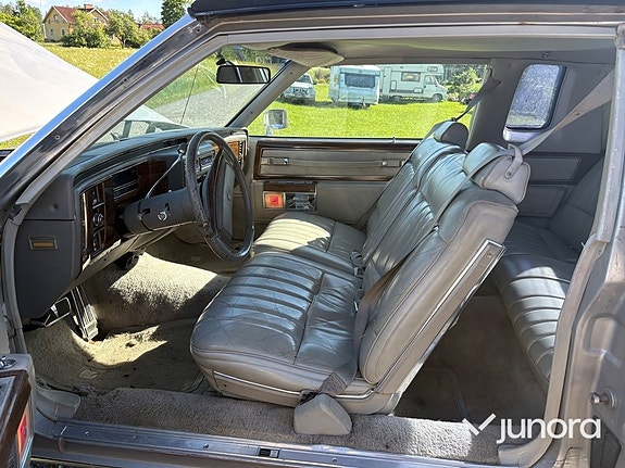 Cadillac Deville 13 of 23