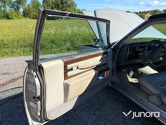 Cadillac Deville 11 of 23