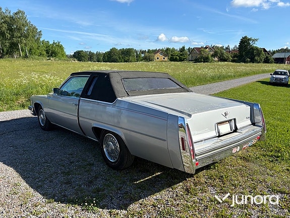 Cadillac Deville 3 of 23