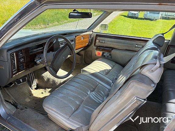 Cadillac Deville 12 of 23