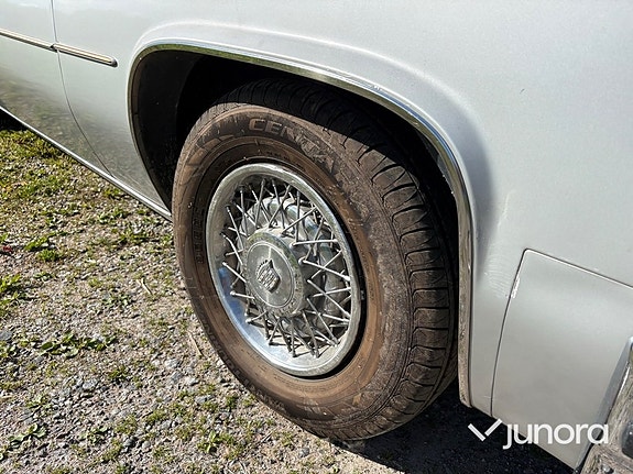 Cadillac Deville 19 of 23