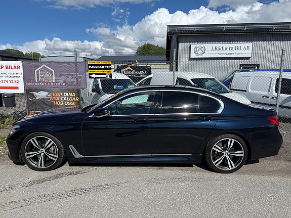 BMW 750i 9 of 20