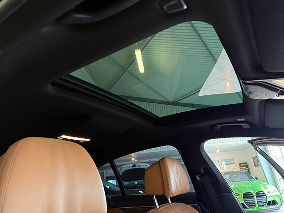 BMW 750i 12 of 20
