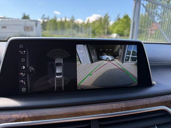 BMW 750i 16 of 20
