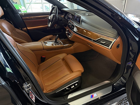 BMW 750i 10 of 20
