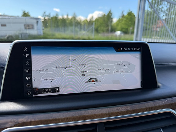 BMW 750i 15 of 20