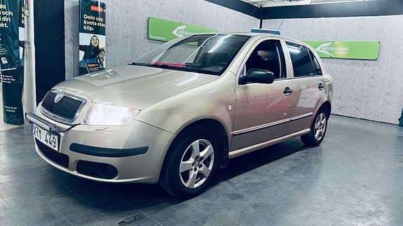 Skoda Fabia 2 of 5