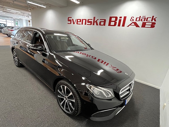 Mercedes-Benz E300 de 3 of 5