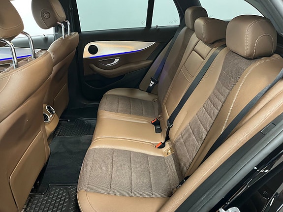 Mercedes-Benz E300 de 23 of 25