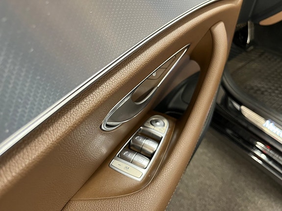 Mercedes-Benz E300 de 12 of 25