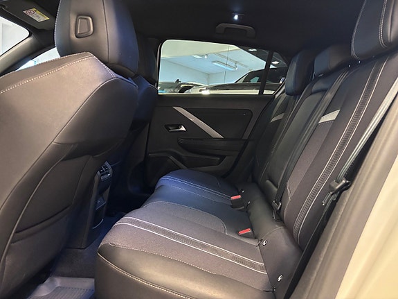Opel Astra 9 of 16