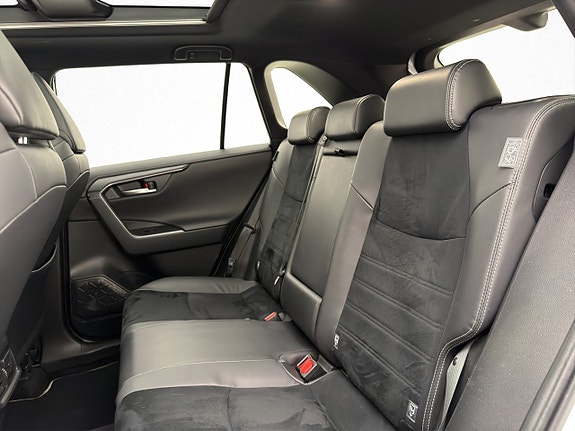Toyota RAV4 23 of 30