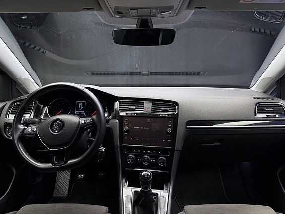 Volkswagen Golf VII 17 of 30