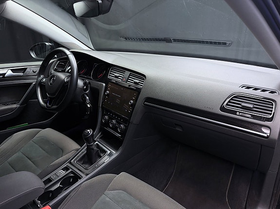 Volkswagen Golf VII 16 of 30