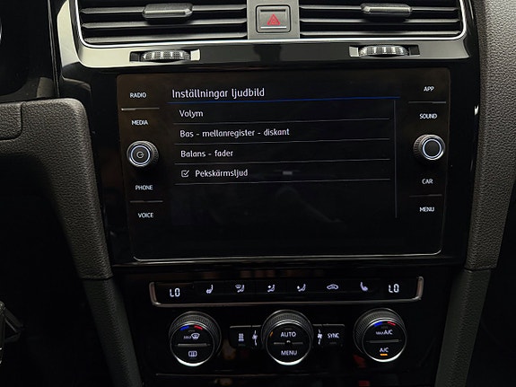 Volkswagen Golf VII 28 of 30