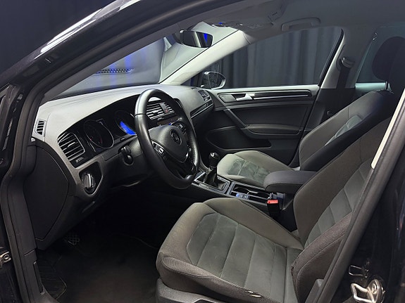Volkswagen Golf VII 15 of 30