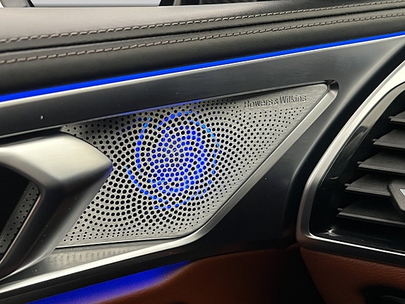BMW M850i 25 of 30