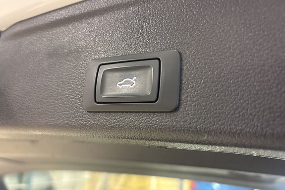 Audi A4 9 of 16