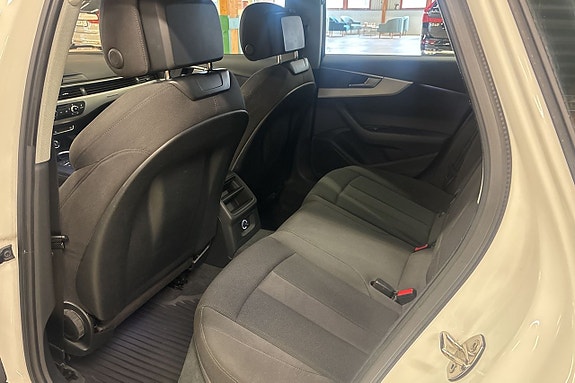 Audi A4 11 of 16
