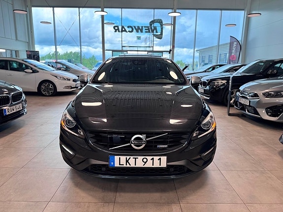 Volvo S60 2 of 5
