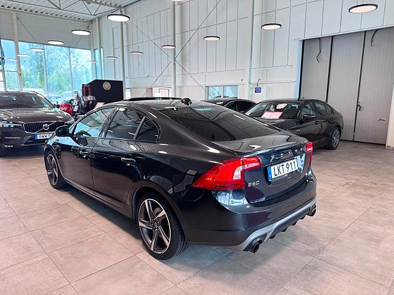 Volvo S60 4 of 5